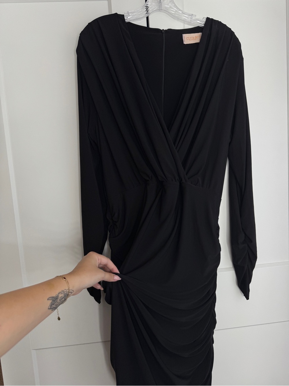 Club L London Black Long-Sleeve Draped V-Neck Ruched Dress midi 18